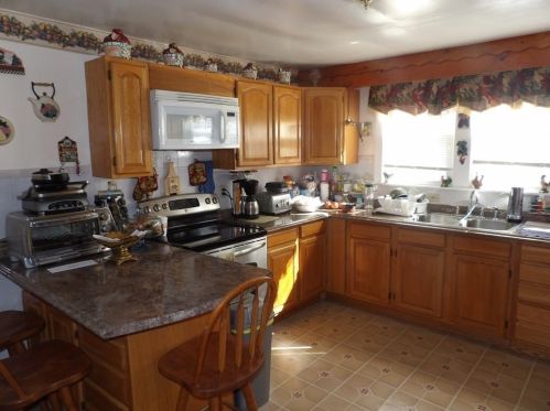 24 Crystal St, Worcester, MA 01603-2601