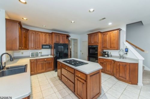 8 Jenny Ln, Wantage NJ  07461-4550 exterior