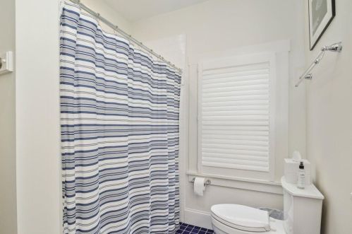 125 Seaview St, Chatham MA 02633-2330 exterior