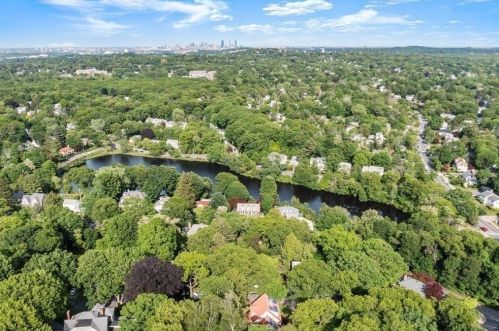 57 Grove Hill Ave, Newton MA 02460-2335 exterior