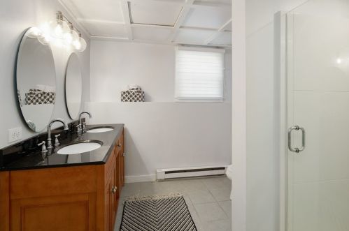 10 Leonard St, Hingham MA 02043-4725 exterior