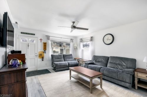 15 Carlson Pl, Lake Hiawatha, NJ 07034-3101