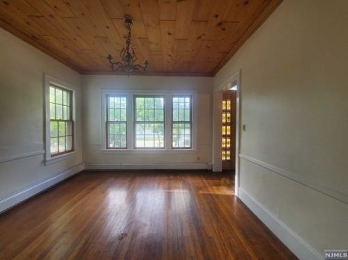 232 Madison Ave, Cresskill NJ  07626-1308 exterior