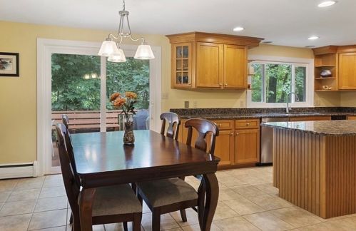 176 Woodland Rd, Southborough MA  01772-2035 exterior