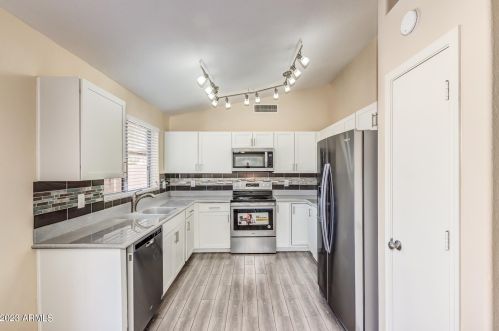 19802 3rd Ave, Phoenix AZ  85027-4440 exterior