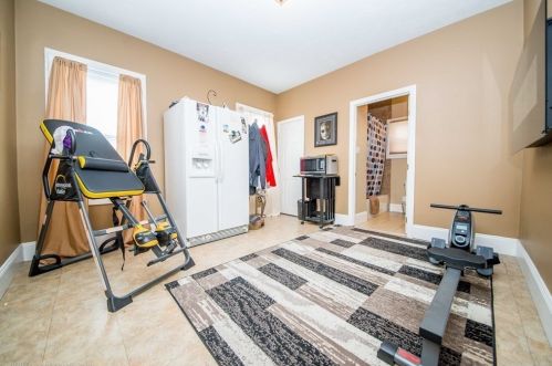 1029 Plymouth Ave, Fall River MA 02721-1939 exterior