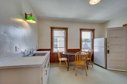 3 Beacon St, Quincy MA 02169-7117 exterior