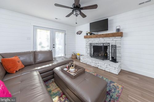 105 Red Stone Rdg, West Deptford NJ  08096-4134 exterior