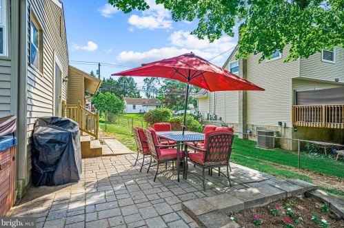 236 Mantua Blvd, West Deptford NJ 08051-1038 exterior