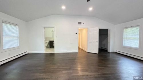 385 Stonetown Rd, Skyline Lakes NJ  07456-1308 exterior