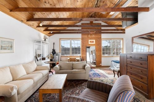 93 Riv Rd, Topsfield MA 01983-2111 exterior