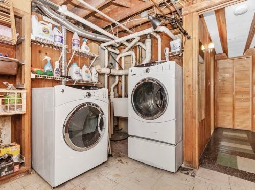 366 Sprague St, Dedham MA 02026-5242 exterior