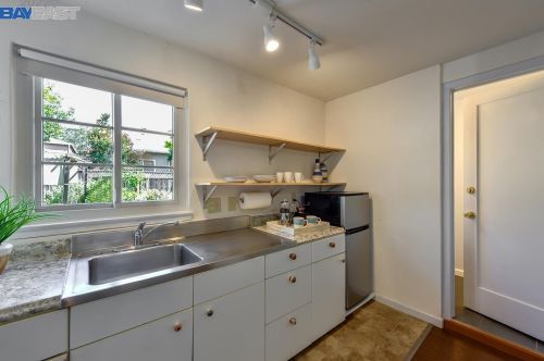 924 Brg Rd, San Leandro CA 94577-3805 exterior