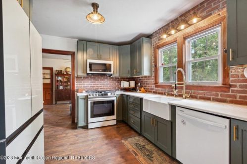 603 Veterans Hwy, Jackson Twp NJ  08527-3730 exterior