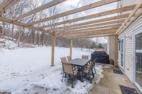 30 Stratfordshire Dr, Wantage NJ  07461-4223 exterior