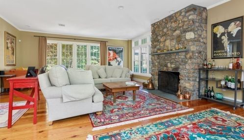 10 Summer St, Hingham MA 02043-2219 exterior