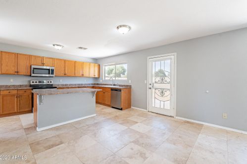 6838 42nd Way, Phoenix AZ  85042-5211 exterior