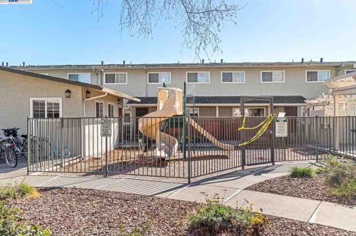 720 Fargo Ave, San Leandro CA  94579-2143 exterior