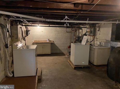 609 Broadway, West Deptford NJ 08093-1172 exterior