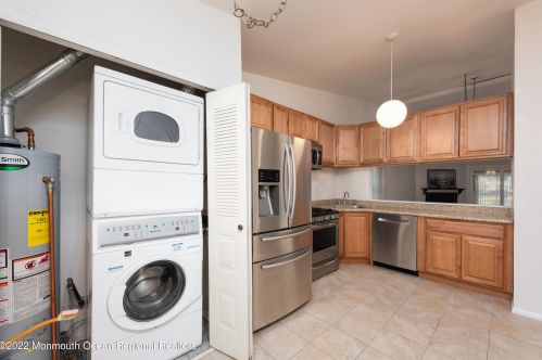 37 Boxwood Ter, Tinton Falls NJ 07701-6704 exterior