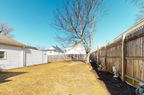 92 Chapel St, Newton MA 02458-1308 exterior