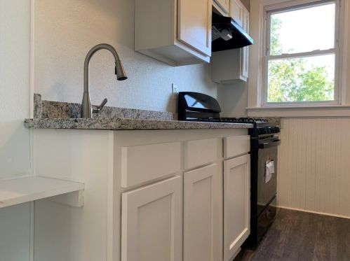 228 Phillips Ave, New Bedford MA 02746-1858 exterior