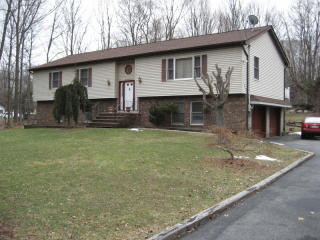 137 Stonetown Rd, Skyline Lakes NJ  07456-1100 exterior