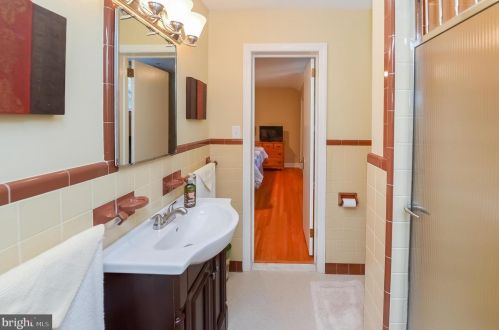 645 Kings Hwy, West Deptford NJ 08096-3129 exterior