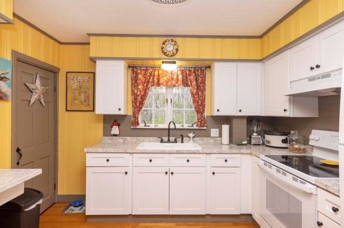 48 Waverly St, Taunton MA  02780-1447 exterior