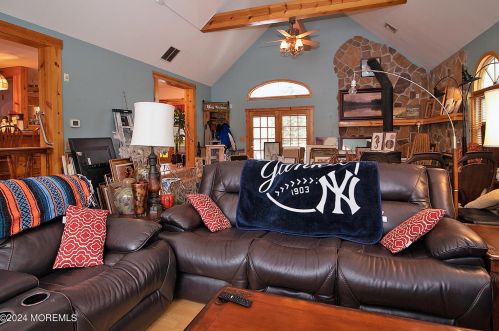 1062 Lakehurst Ave, Jackson Twp NJ 08527-5250 exterior