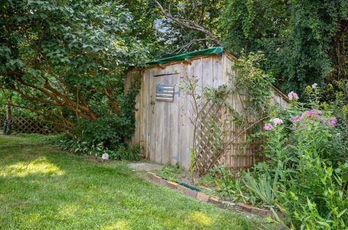 121 Warren Ave, Plymouth MA 02360-2427 exterior