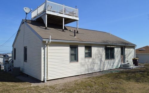 94 Great Hl Dr, Weymouth MA 02189 exterior