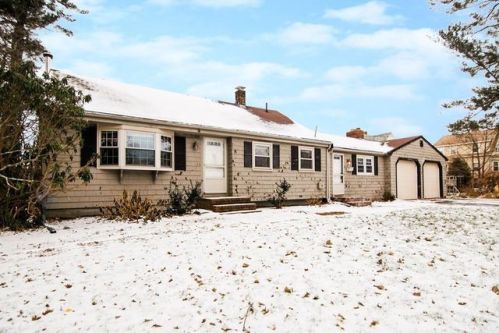 11 Greenleaf St, Whitman, MA 02382-1930