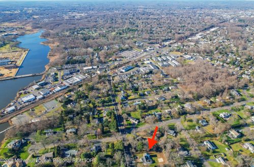 225 Silverside Ave, Little Silver NJ  07739-1752 exterior