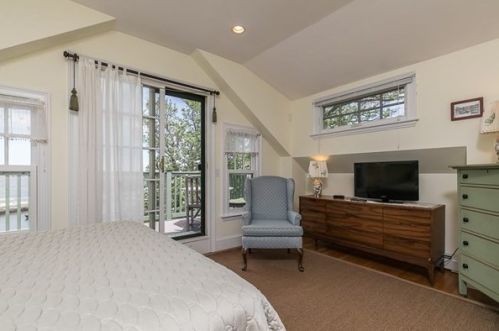 1 Main St, Rockport MA 01966-1513 exterior