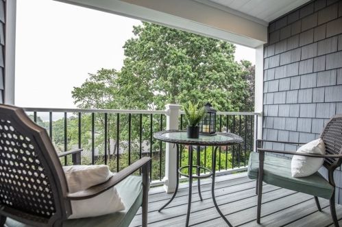 77 Hodge Rd, Arlington MA  02474-1933 exterior