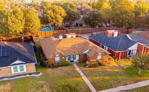 4829 Crestpoint Ln, Garland TX exterior