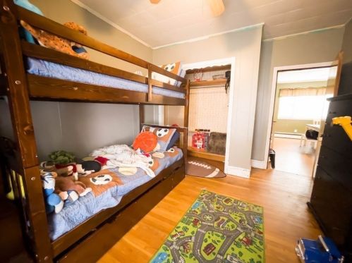 296 Hamlet St, Fall River MA 02724-3340 exterior