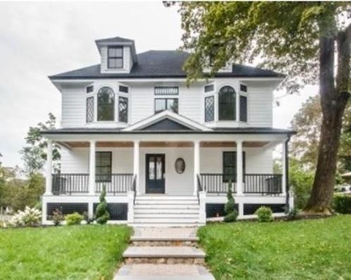 4 Bradford Rd, Newton, MA 02461-1004
