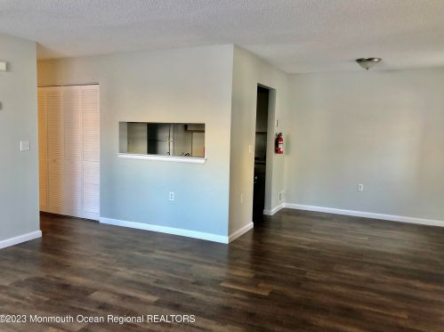 301 Geranium Ct, Jackson Twp NJ  08527-4117 exterior