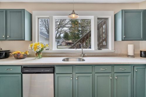 5 Scadding St, Taunton MA 02780-1100 exterior