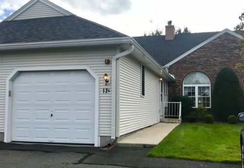 12 Castle Hill Rd, Agawam MA  01001-2460 exterior