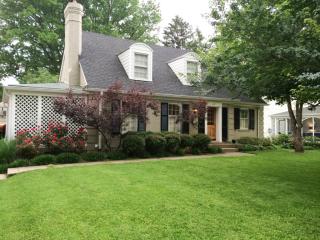 207 Gibson Rd, Louisville KY  40207-3913 exterior