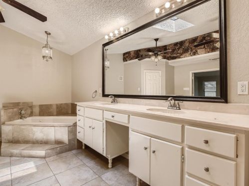 7032 Greenview Cir, Fort Worth TX 76120-1343 exterior