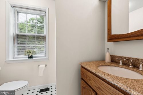 8951 Queen Maria Ct, Columbia MD 21045-2405 exterior