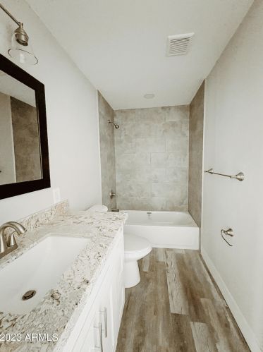 2221 27th St, Phoenix AZ 85008-4924 exterior