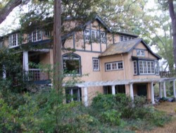 142 Elgin St, Newton, MA 02459-2302