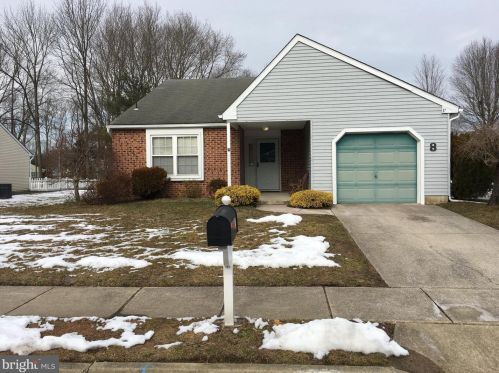 8 Knollwood Dr, West Deptford NJ 08096-6702 exterior