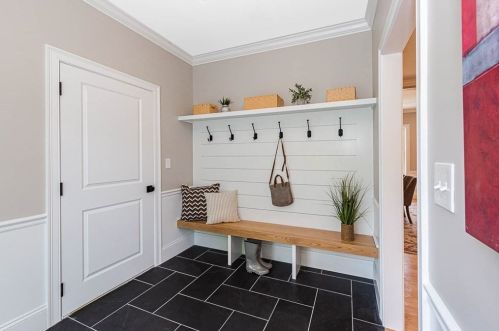 53 Lantern Ln, Arlington MA 02474-1806 exterior