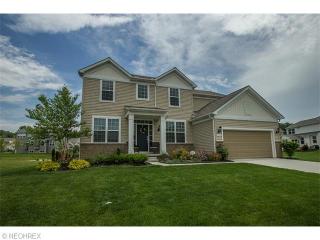 9512 Bexley Dr, Cleveland, OH 44136-2557